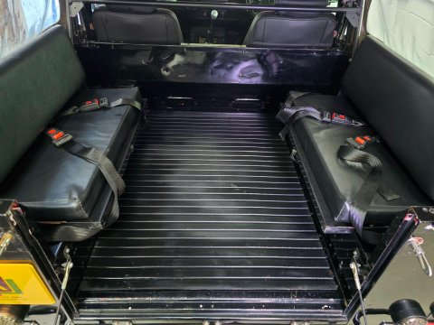 Land Rover Defender 90 HARD-TOP TD5 16