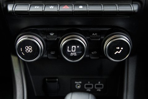 Renault Captur TECHNO E-TECH 38