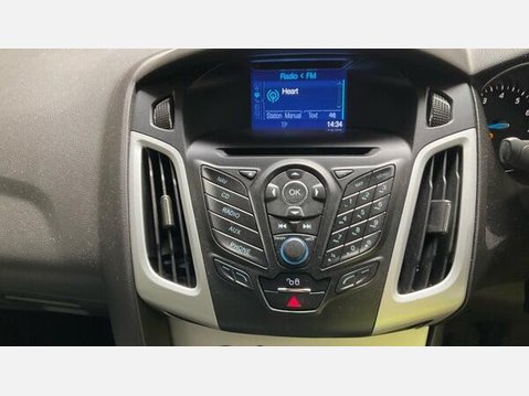 Ford Focus 1.0T EcoBoost Zetec Navigator Euro 5 (s/s) 5dr 7