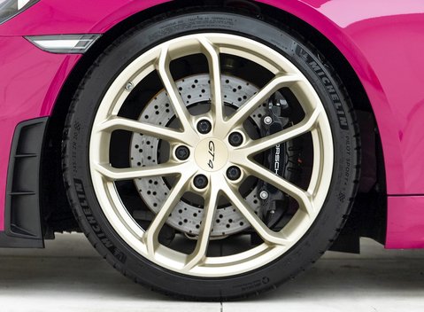 Porsche 718 Cayman GT4 8