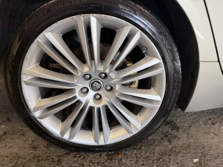 Jaguar XJ 3.0d V6 Portfolio Auto Euro 5 4dr 25