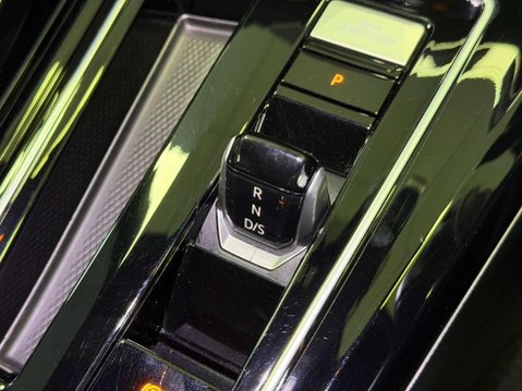 Volkswagen Golf 2.0 TSI R Hatchback 5dr Petrol DSG 4Motion Euro 6 (s/s) (320 ps) 32