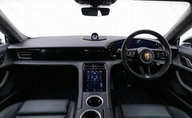 Porsche Taycan TURBO S 93KWH 13