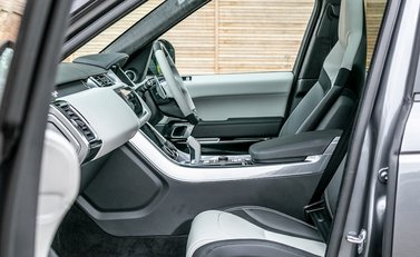 Land Rover Range Rover Sport 5.0 SVR 17