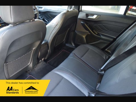 Ford Focus 1.0 Focus ST-Line X 5dr 33