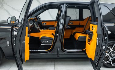 Rolls-Royce Cullinan Black Badge 42