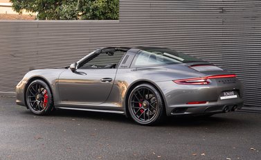 Porsche 911 Targa 4 GTS (991.2) 4