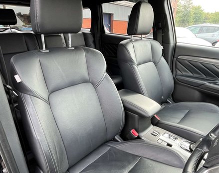 Mitsubishi Outlander 2.4 Outlander Dynamic PHEV CVT 4WD 5dr 71