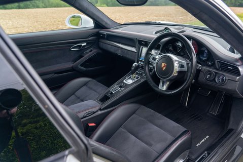 Porsche 911 3.8 911 Carrera GTS PDK 10