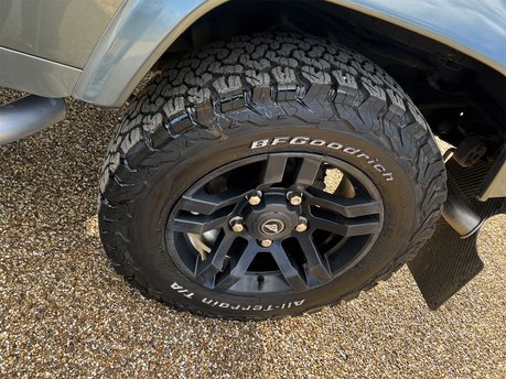 Land Rover Defender TD XS URBAN TRUCK CO 44