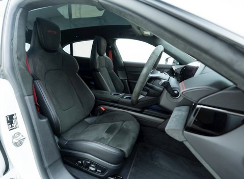 Porsche Taycan GTS Sport Turismo 10