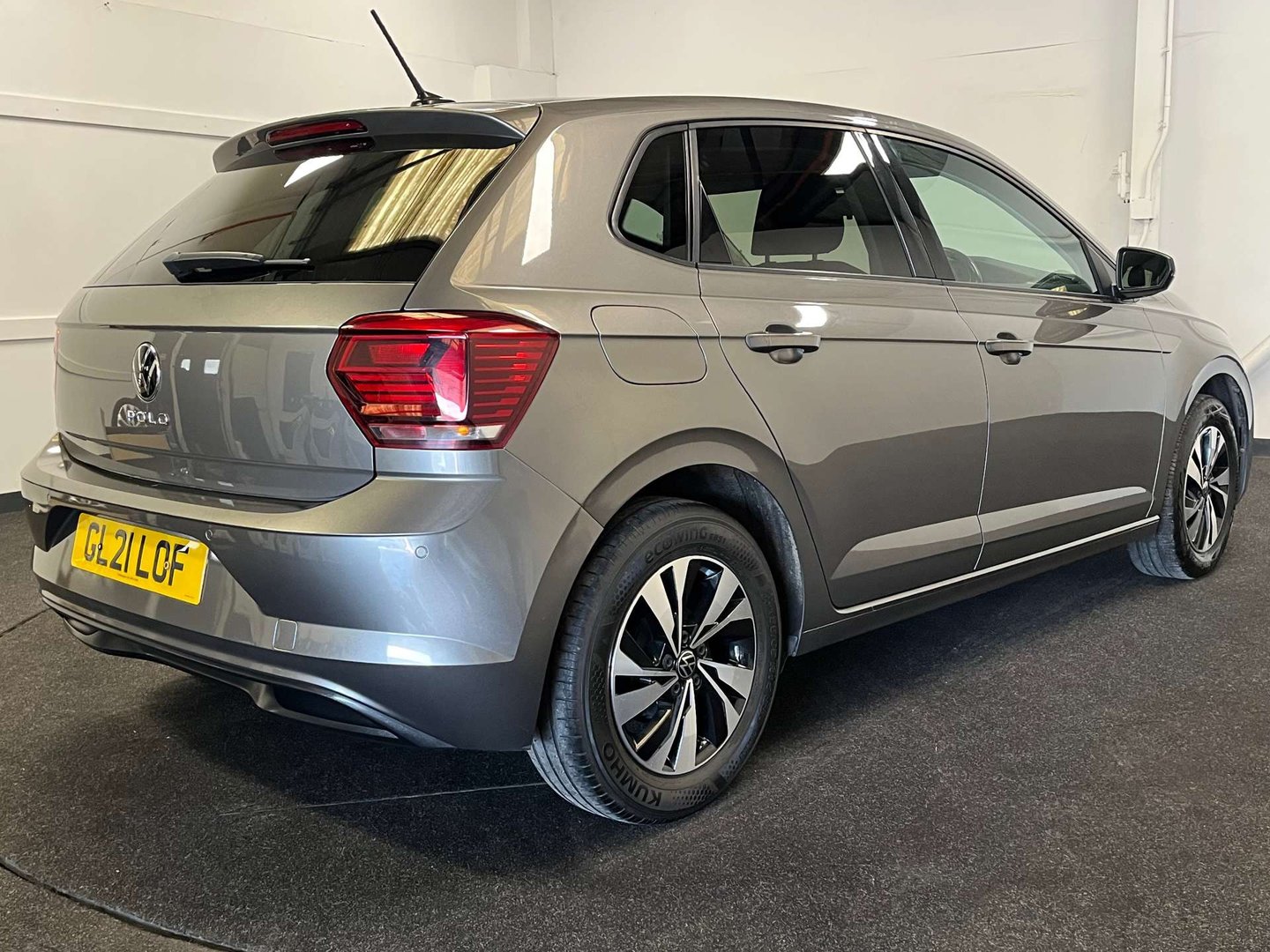 2021 Volkswagen Polo — image 3