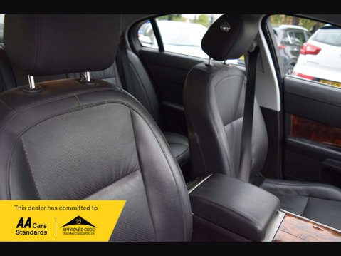 Jaguar XF 3.0 XF Premium Luxury V6 Auto 4dr 41