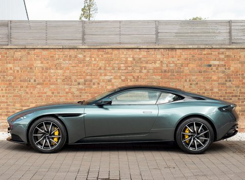 Aston Martin DB11 V8 2