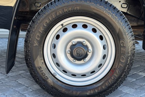 Toyota Hilux Active 4WD D-4D Single Cab Pickup - Gullwing Canopy 30