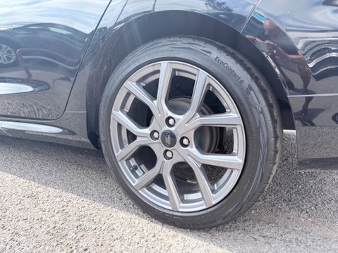 Ford Fiesta 1.0 ST-LINE 8
