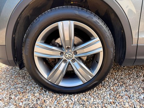Volkswagen Tiguan 2.0 TDI SEL DSG 4Motion Euro 6 (s/s) 5dr 14