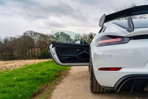 Porsche 718 Cayman GT4 RS 8