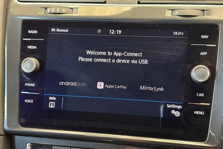 Volkswagen Golf 35.8kWh e-Golf Hatchback 5dr Electric Auto (136 ps) 35