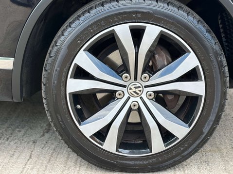 Volkswagen Touareg 3.0 Touareg V6 R-Line TDI BlueMotion Technology Auto 4WD 5dr 12