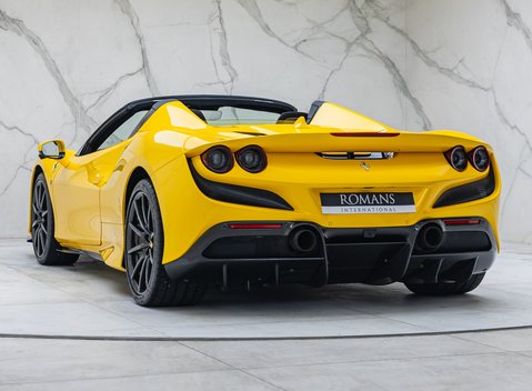 Ferrari F8 SPIDER 10