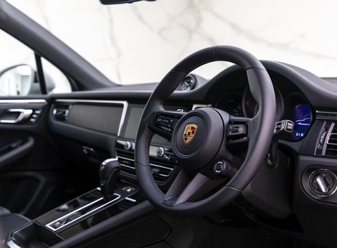 Porsche Macan GTS 9