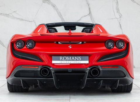 Ferrari F8 Spider 24