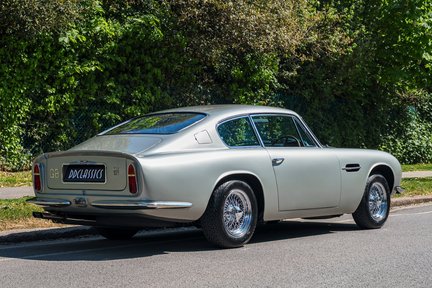 Aston Martin DB6 Mark II 3