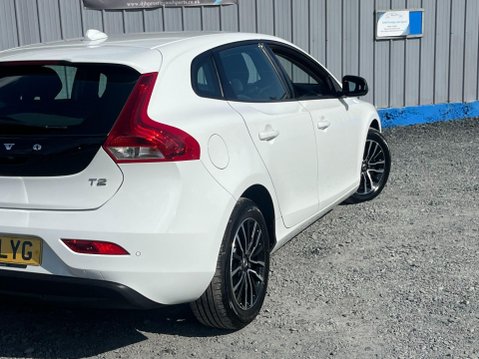Volvo V40 2.0 T2 GPF Momentum Nav Plus Euro 6 (s/s) 5dr 24