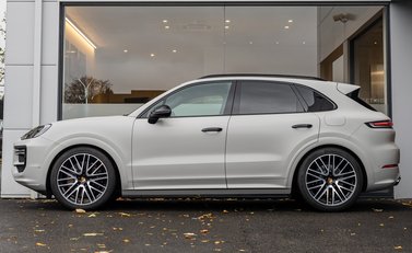 Porsche Cayenne TURBO E-HYBRID 3
