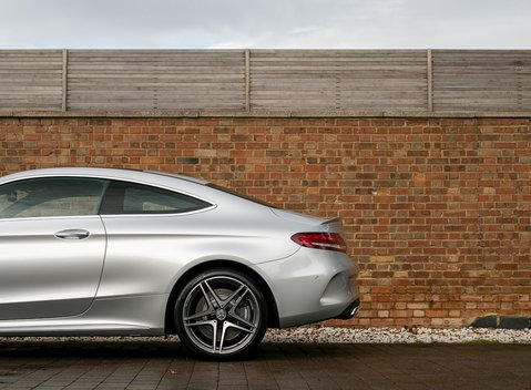 Mercedes-Benz C Class C63 Coupe 25