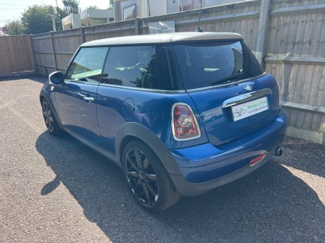 Mini Hatch COOPER D 1.6 3dr 14