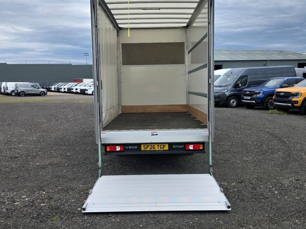 Iveco Daily 35C Hi-Matic Business Curtain / Box with column Tail-lift 16