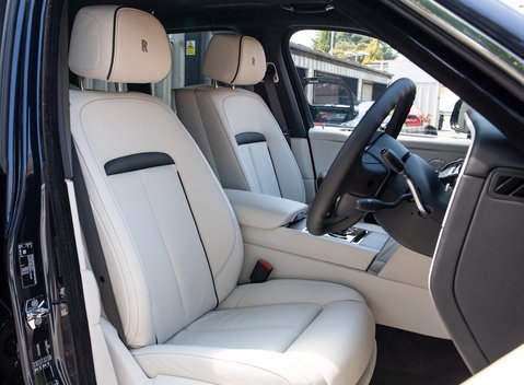 Rolls-Royce Cullinan 11