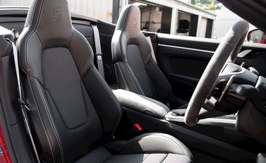 Porsche 911 Turbo S Cabriolet (992) 14