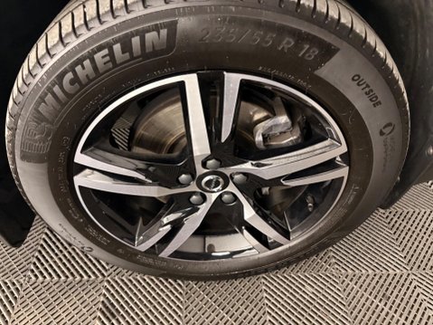 Volvo XC40 2.0 B3 MHEV Plus Dark DCT Auto Euro 6 (s/s) 5dr 42