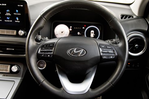 Hyundai KONA PREMIUM 16