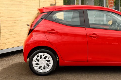 Toyota Aygo VVT-I X-PLAY X-SHIFT 7