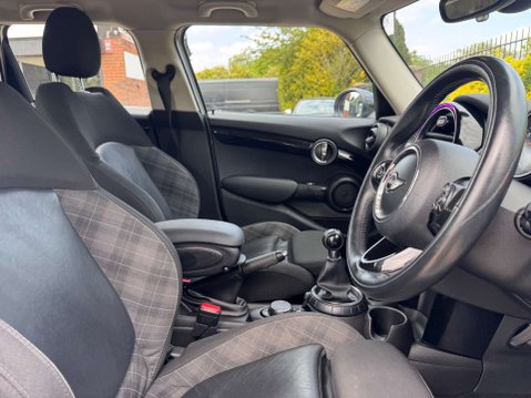 Mini Hatch 2.0 Cooper SD 5dr 22