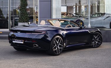 Aston Martin DB12 Volante 3