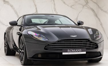 Aston Martin DB11 V8 1