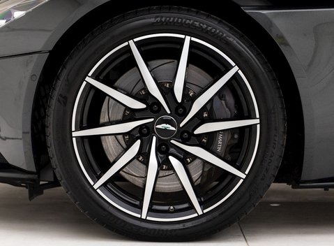 Aston Martin DB11 V8 8