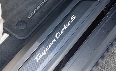 Porsche Taycan Turbo S 23