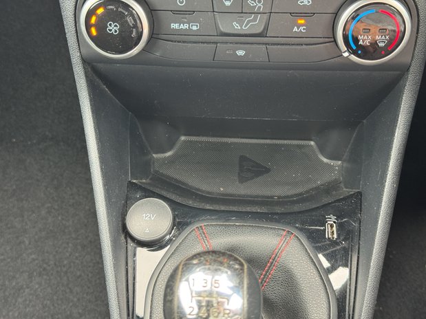 Ford Fiesta Petrol SWB L1H1 Low Roof Sport Air Con Alloys EURO 6 NO VAT 33