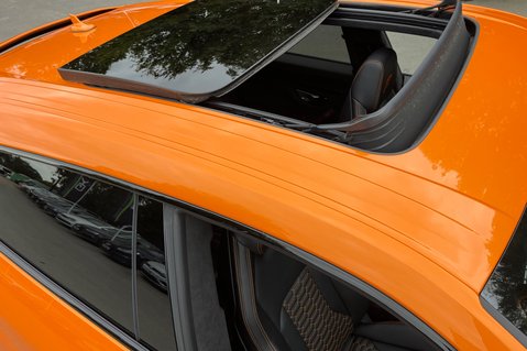 Lamborghini Urus V8 - ORANGE -AKRAPOVIC EXHAUST -PAN ROOF -B&O-MASSAGE SEATS-BLIND SPOT -ACC 23
