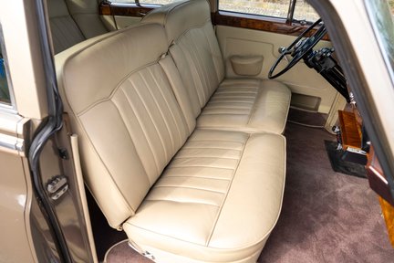 Rolls-Royce Silver Cloud II 27