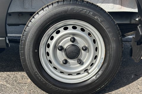 Ford Transit 310 L2 H2 Leader with Air Con / Sat Nav / Heated Seats 32