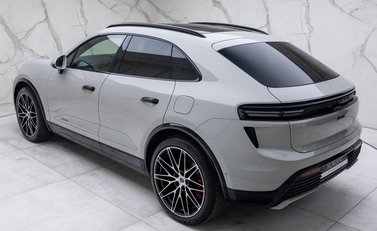 Porsche Macan Turbo Electric 9