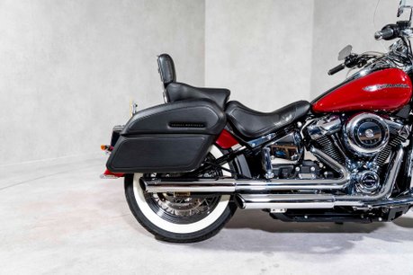 Harley-Davidson Softail Deluxe 1745. VAT Q. ONE OWNER. IMMACULATE EXAMPLE. TWO-TONE PAINT. 9