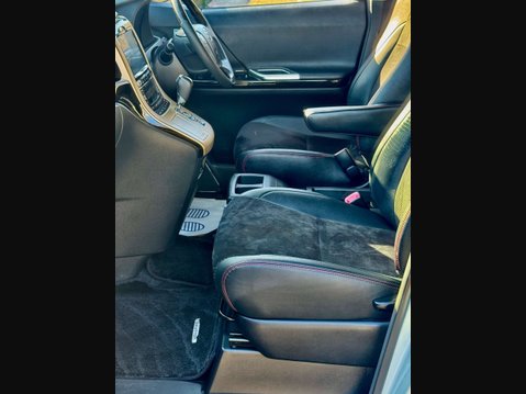 Toyota Vellfire GOLDEN EYES II V6 52